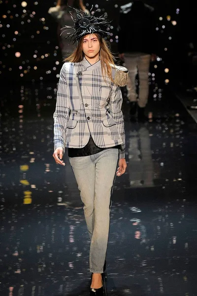 Look 10